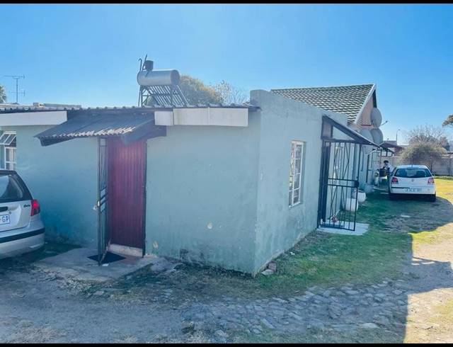 15 BEDROOM HOUSE FOR SALE IN RHODESFIELD